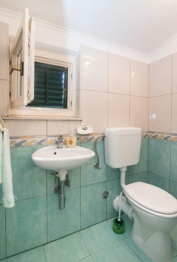 Apartment Josipa Vinisce Bagian luar foto