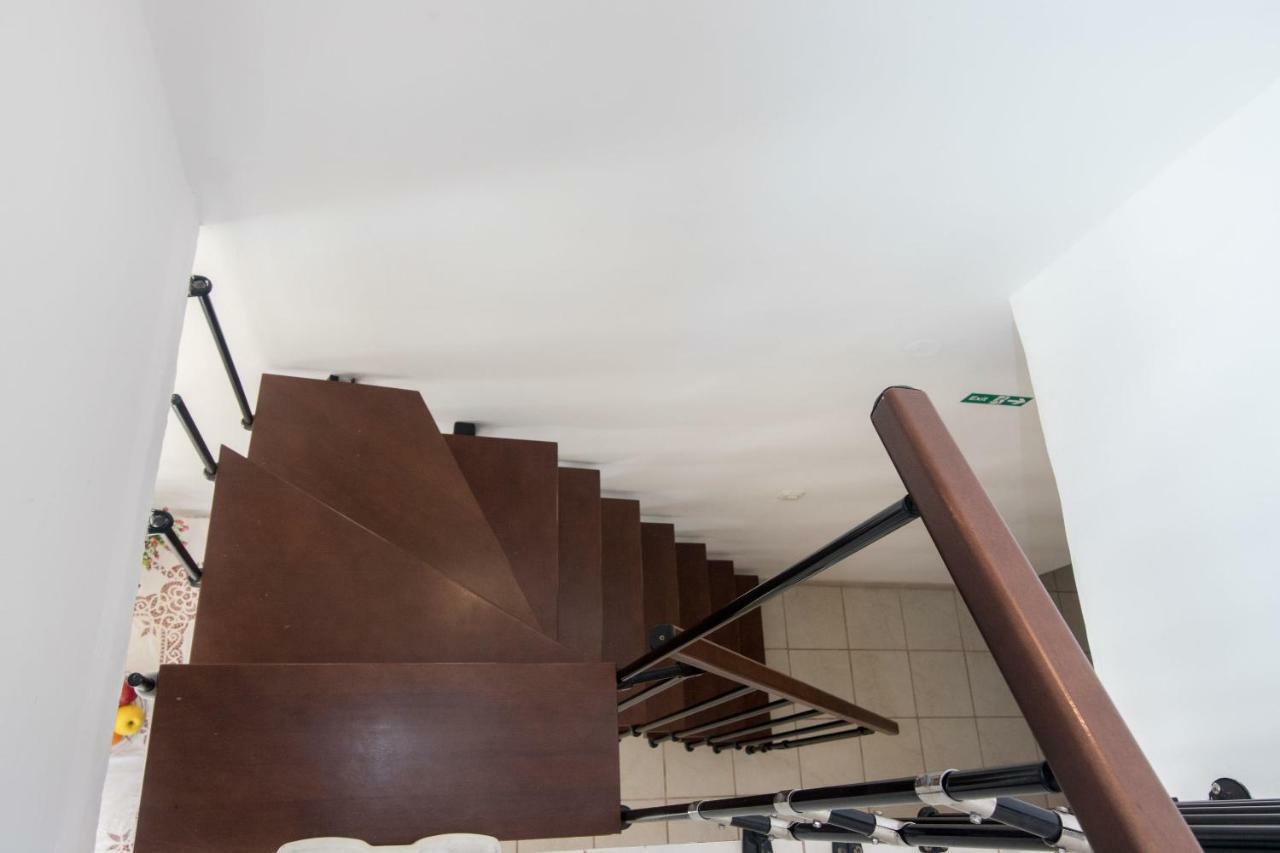 Apartment Josipa Vinisce Bagian luar foto
