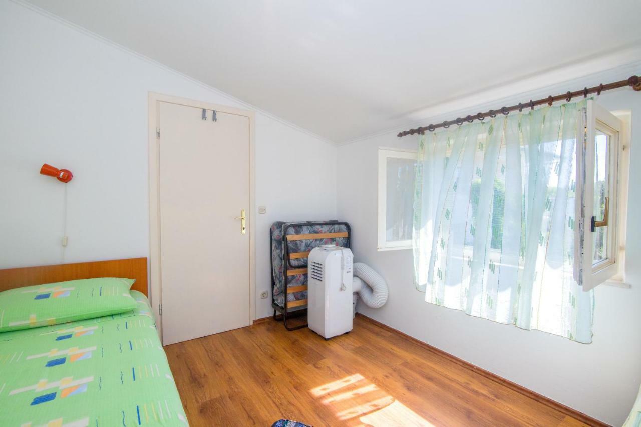Apartment Josipa Vinisce Bagian luar foto