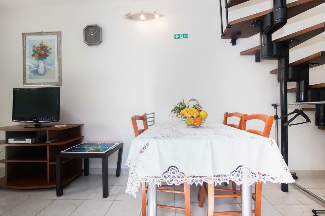 Apartment Josipa Vinisce Bagian luar foto