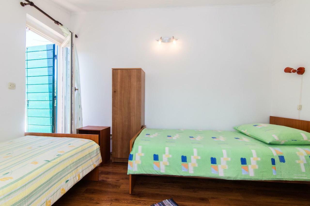 Apartment Josipa Vinisce Bagian luar foto
